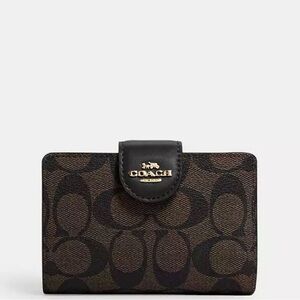 New Coach Medium Corner Zip Wallet